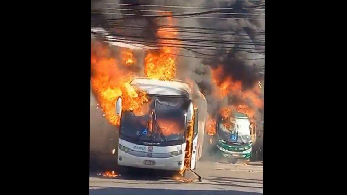 &#8216;Çete misillemesi&#8217;: Otobüsleri, kamyonları yaktılar, Dünyadan Haberler